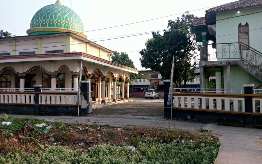 Foto Masjid Miftahul Huda Pakuning, pusat ibadah dan kegiatan keagamaan pesantren