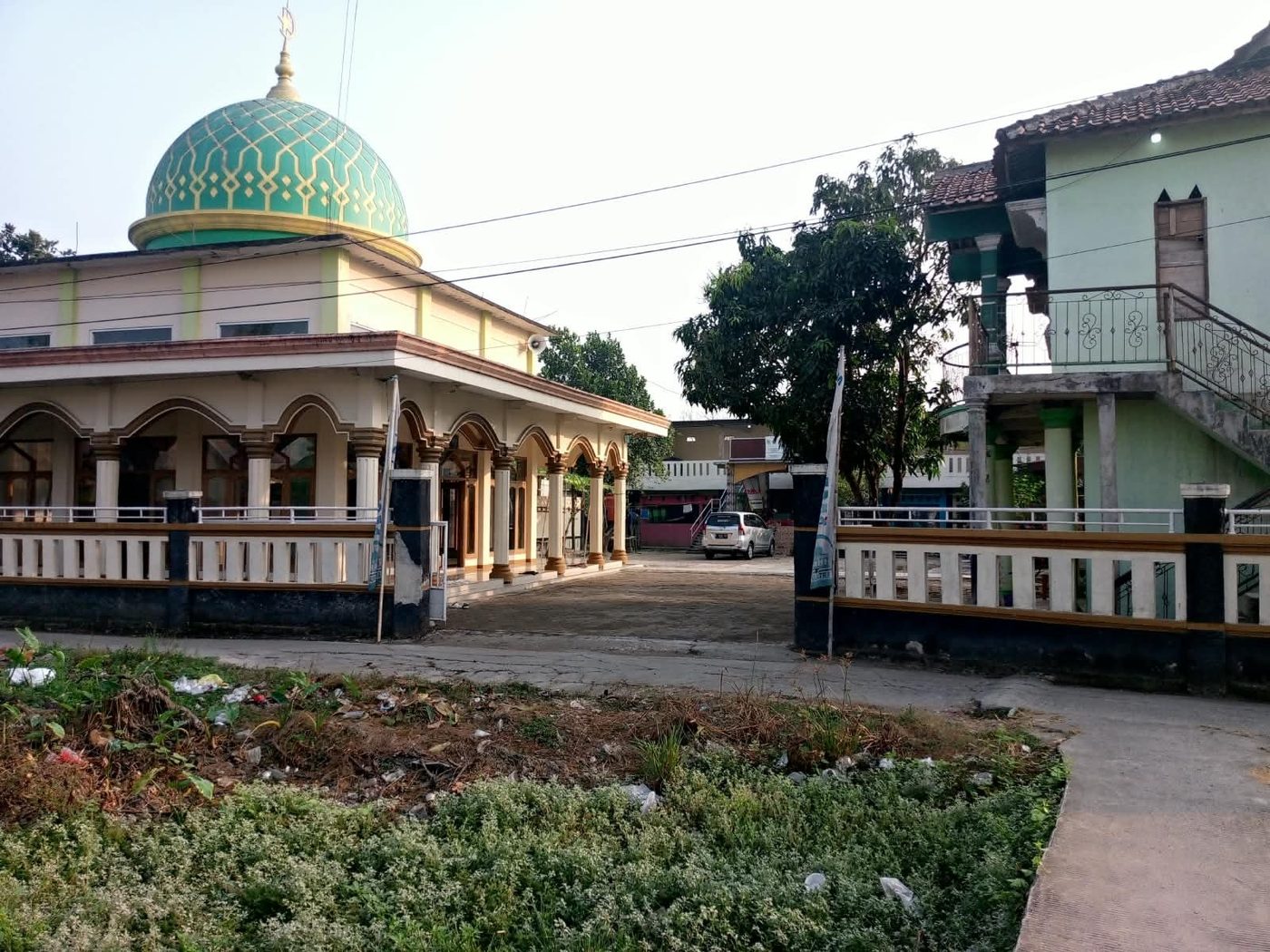 Foto Masjid Miftahul Huda Pakuning di Desa Sukarapih, Kecamatan Tambelang
